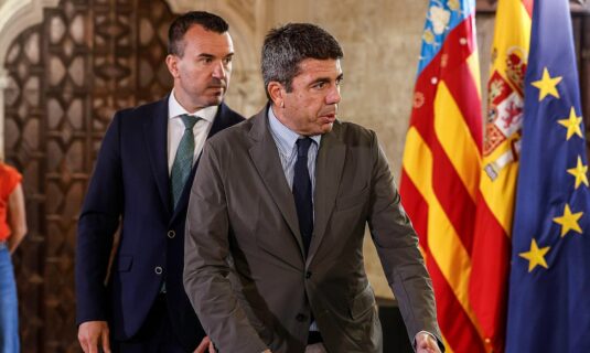 mazon sopesa dimitir o ceder el poder a su numero dos segun el mundo