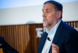 junqueras sugiere que alianca catalana es un invento de los servicios secretos y jueces espanoles