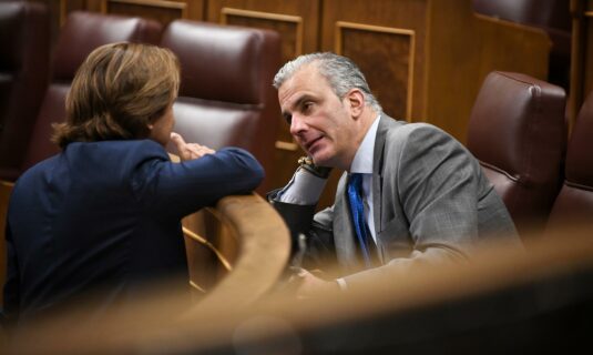 vox aparta a ortega smith de la portavocia adjunta en el congreso y nombra a carlos hernandez quero