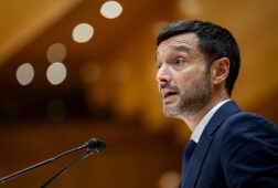 bustinduy se descarta como candidato de sumar y ve a diaz como la mejor ministra de trabajo en la democracia espanola