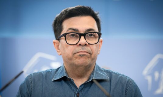 pisarello afirma que la monarquia quedara atada al franquismo si el rey no lo condena