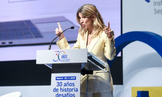 diaz exige a feijoo que retire el acta de diputado a mazon en las corts tiene que dejar la vida publica