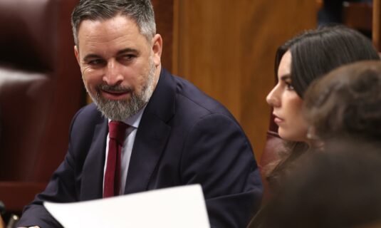 abascal y buruaga se enzarzan en x a cuenta de los presupuestos de cantabria