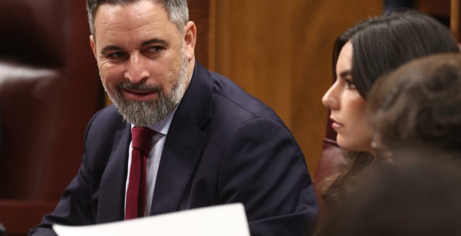 abascal y buruaga se enzarzan en x a cuenta de los presupuestos de cantabria