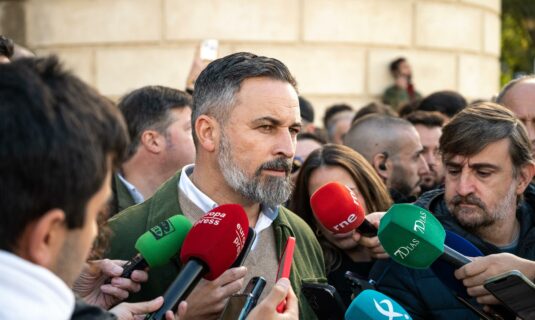 vox esperara al ultimo momento para dar su apoyo a perez llorca