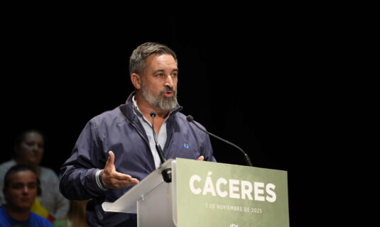 abascal responde a ortega smith que aprenda a ceder paso a otros companeros en vox hay un gran banquillo