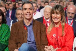 el juez rechaza el archivo de la causa contra begona gomez e imputa a otro alto cargo de moncloa