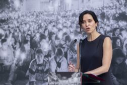 ayuso eta esta preparando su asalto al pais vasco y navarra mientras sostiene a sanchez