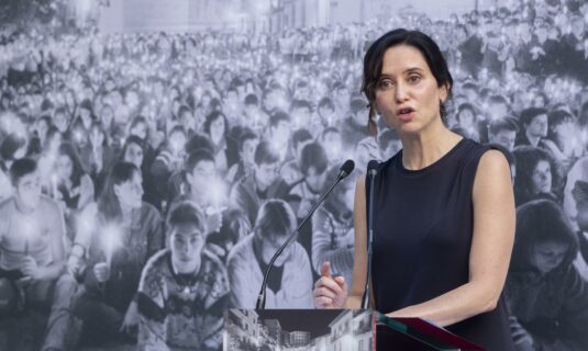 ayuso eta esta preparando su asalto al pais vasco y navarra mientras sostiene a sanchez