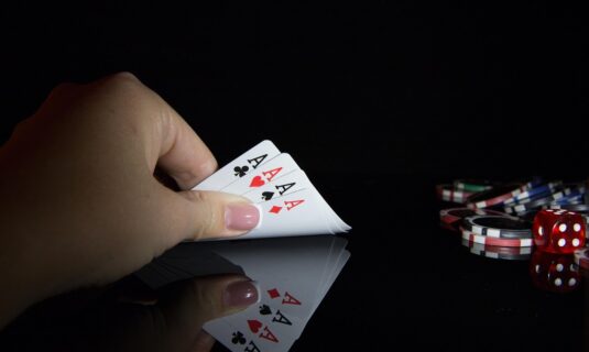 bet behind en blackjack es recomendable arriesgar tu dinero en las manos de un desconocido
