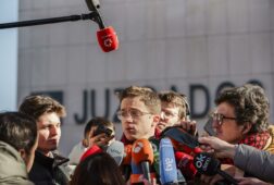 el juez procesa a inigo errejon por la presunta agresion sexual a la actriz elisa mouliaa