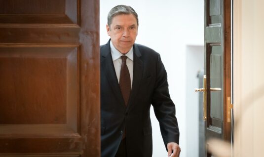 planas cree que el pp tiene una obsesion con la mocion de censura y lo ve en una carrera a la desesperada