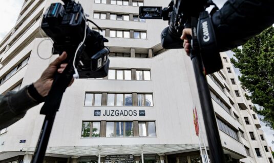 el juez peinado aparta a manos limpias del caso begona gomez por no pagar el importe exigido para ser acusacion