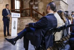 mazon registra en les corts el escrito de renuncia como presidente de la generalitat valenciana