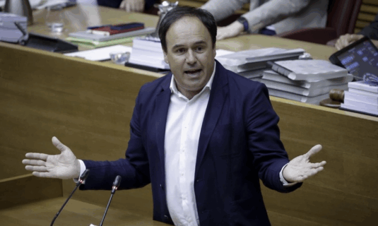 genova prepara el anuncio de perez llorca como candidato para relevar a mazon