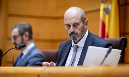 un microfono abierto capta al presidente del senado quejandose de sus senorias les importa tres pollas en vinagre