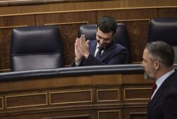 sumar celebra aprobacion en el congreso de la ley de atencion a la clientela supone una victoria historica