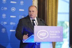 tellado promete una legislatura reconstituyente con feijoo para acabar con el sanchismo y salvar la democracia