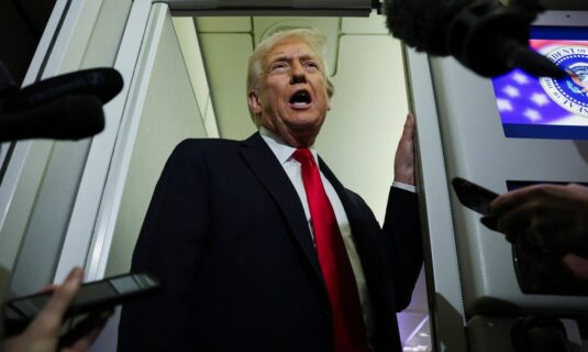 trump dice que pausara de forma permanente la migracion de paises del tercer mundo