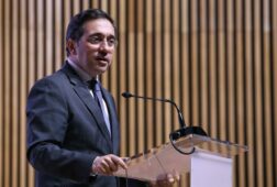 albares confirma la evacuacion con exito de la embajada de espana en iran