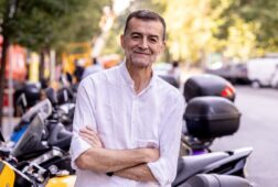 el lider de iu apoyara a unidas por extremadura durante la campana electoral