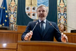 azcon dice que el apoyo de vox a presupuestos de aragon es imprescindible