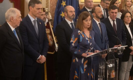 el parlamento celebra hoy la constitucion de 1978 en un ambiente de crispacion politica y sin la mitad de los grupos