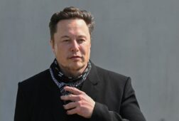 elon musk pide la abolicion de la ue tras ser multado