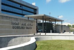 gobierno y euskadi posponen la comision mixta de transferencias al 16 de enero para asegurar los acuerdos