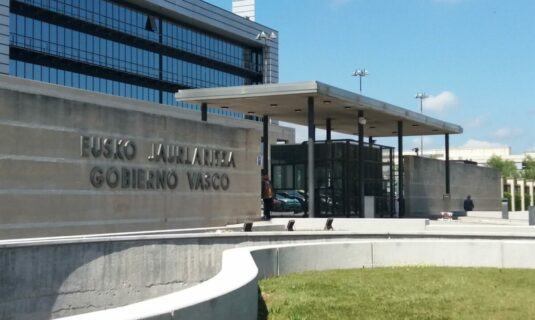 gobierno y euskadi posponen la comision mixta de transferencias al 16 de enero para asegurar los acuerdos