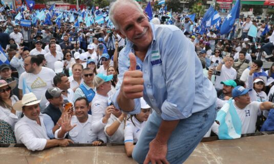 honduras empate tecnico con el favorito de trump en cabeza