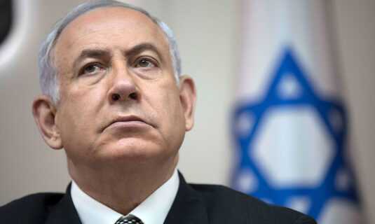 netanyahu asegura que no dejara la politica aunque reciba la amnistia en su juicio por corrupcion