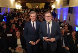 rajoy aconseja elegir bien los tiempos en politica e insiste a un extremista no se le puede oponer otro