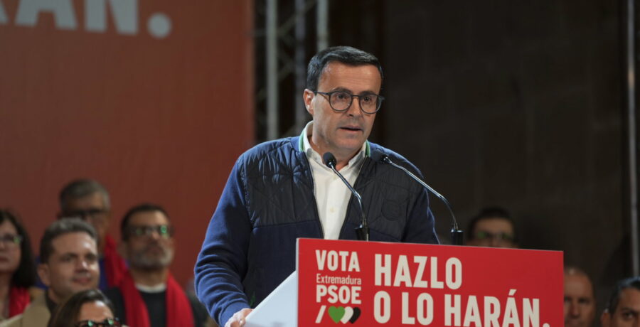 miguel angel gallardo deja su escano en la asamblea extremena