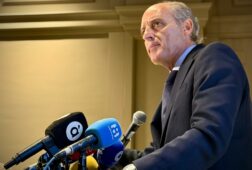 camps presenta el equipo con el que quiere liderar ppcv y ganar en 2027 soy el unico que tiene modelo de futuro