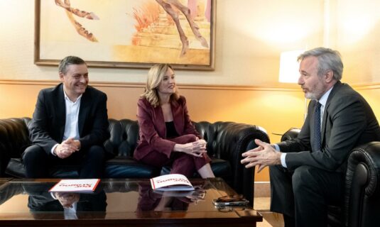 alegria dispuesta a pactar el presupuesto en aragon azcon rechaza el ofrecimiento