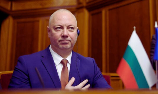 bulgaria el pm anuncia su dimision y la caida del gobierno tras protestas masivas