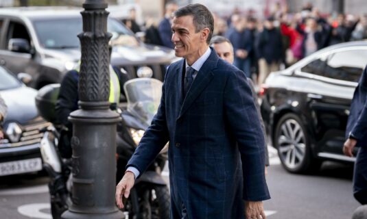 sanchez preve anunciar un gesto a cataluna y responder a feijoo por pedir ayuda a la patronal catalana para una mocion