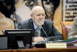 tezanos no descarta que el cis pregunte sobre monarquia pero cree que la ciudadania no lo diagnostica como un problema