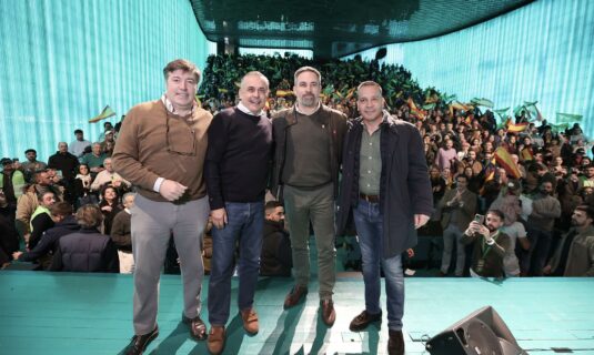 abascal cree que pedro sanchez conocia hasta como roncaba abalos y pide la convocatoria de elecciones