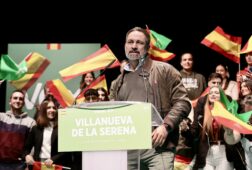 abascal dice que maria guardiola es la irene montero de extremadura