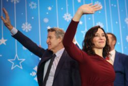 ayuso afirma que desgobierna una mafia que quiere desmembrar espana