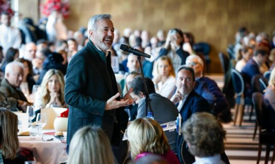 azcon pide un cara a cara con alegria y duda de su continuidad en aragon