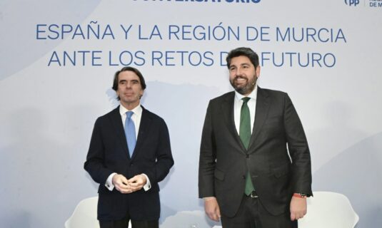 aznar la politica espanola esta encadenada a la situacion personal del jefe del gobierno