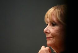 aguirre anima a feijoo a presentar una mocion de censura despues de navidades e insta a diputados del psoe a apoyarla