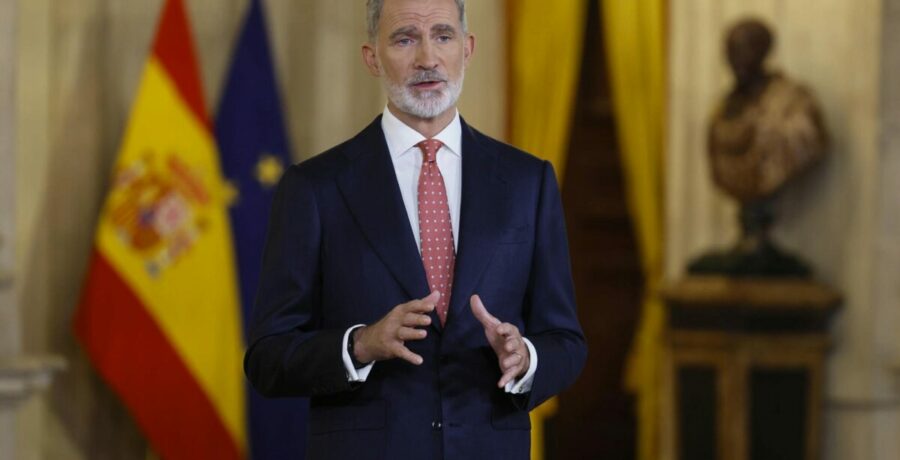 el rey defiende la transicion y alerta del riesgo de los extremismos