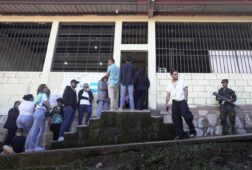 las autoridades electorales de honduras reanudan el escrutinio