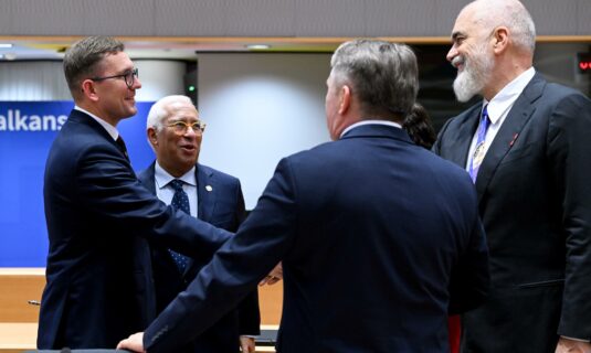 lideres de la ue trasladan a los balcanes que la adhesion es una posibilidad realista que debe aprovecharse