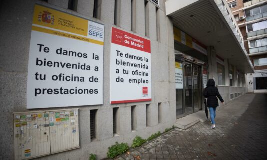 el paro baja en 18 805 personas en noviembre impulsado por los servicios hasta minimos de 2007