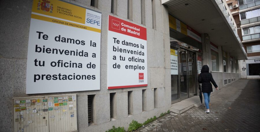 el paro baja en 18 805 personas en noviembre impulsado por los servicios hasta minimos de 2007